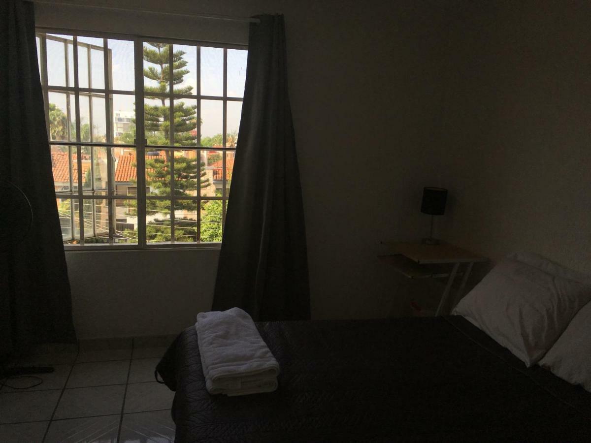 Casa Bravia - Hostal Para Mujeres Guadalajara Exterior foto