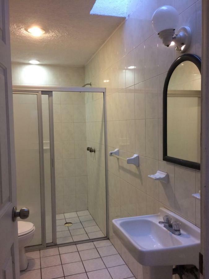 Casa Bravia - Hostal Para Mujeres Guadalajara Exterior foto